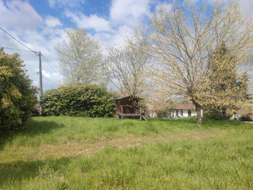 Terrain à bâtir à Baron (33750)