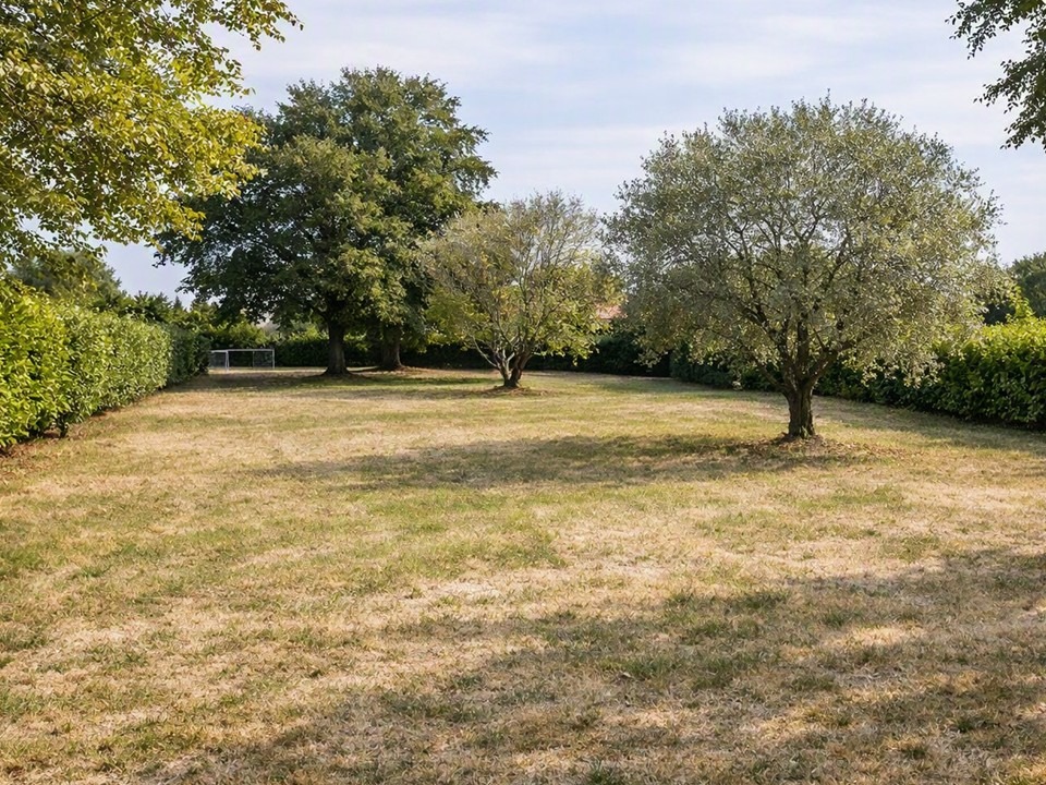 Terrain à bâtir à Saint-Laurent-d’Arce (33240)