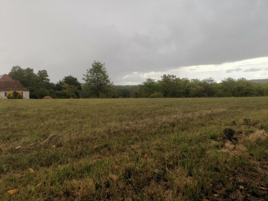 Terrain à bâtir à Notre-Dame-de-Sanilhac (24660)