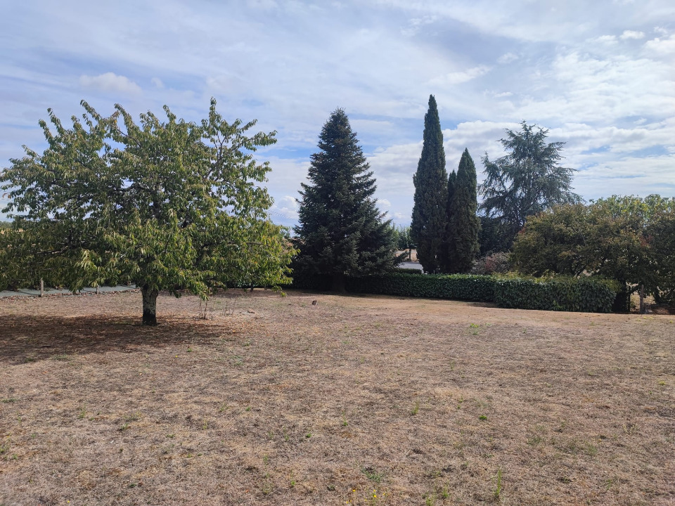 Terrain à bâtir à Sauveterre-de-Guyenne (33540)