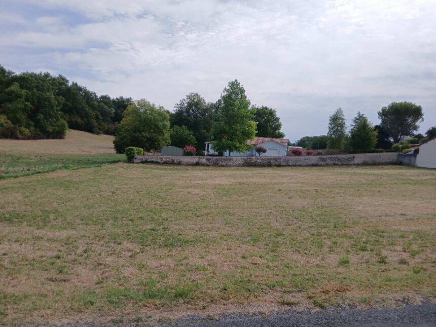 Terrain à bâtir à Saint-Martin-de-Ribérac (24600)