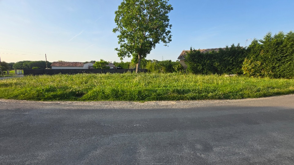 Terrain à bâtir à Peujard (33240)
