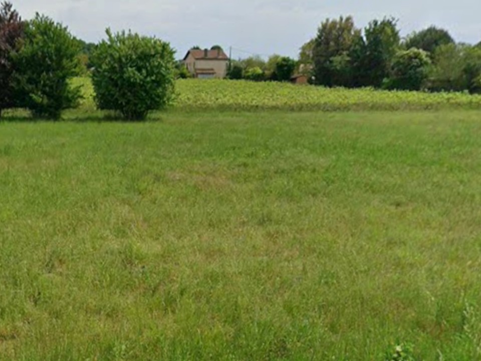 Terrain à bâtir à Prignac-et-Marcamps (33710)