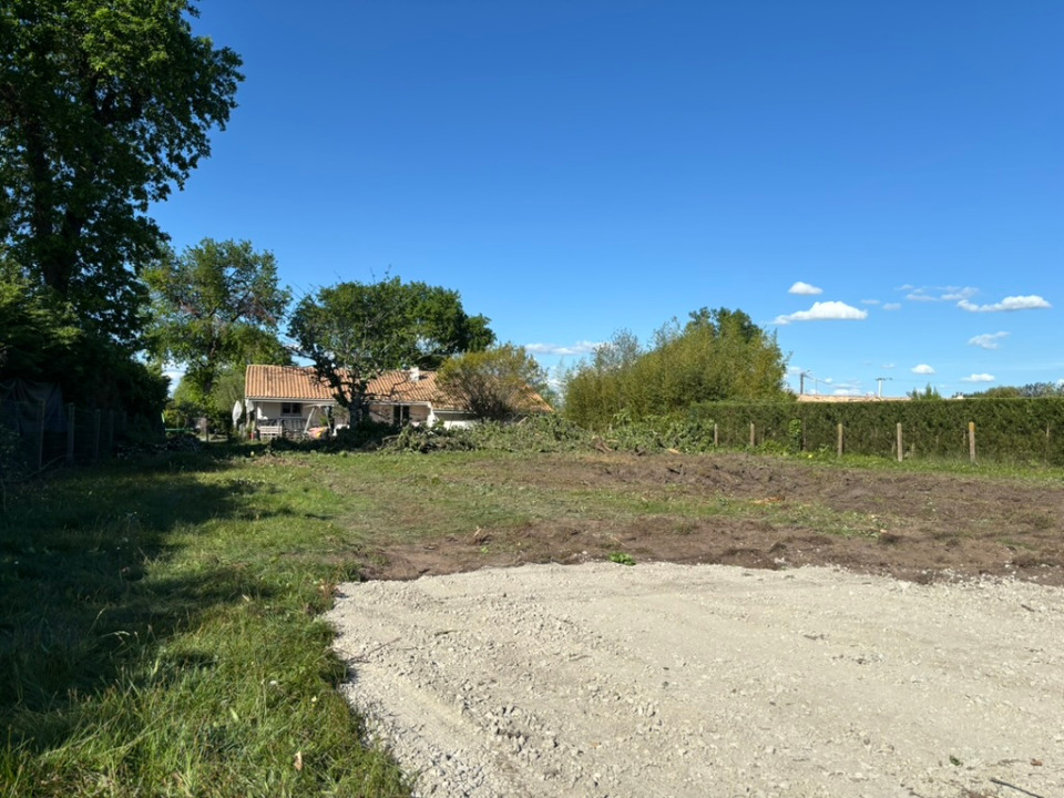 Terrain à bâtir à Saint-Estèphe (33180)