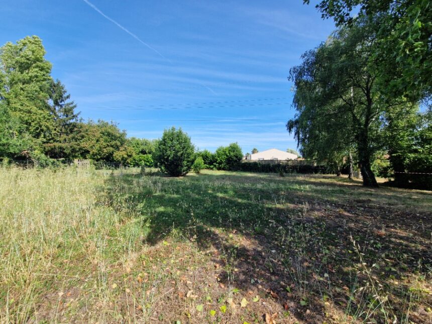 Terrain à bâtir à Tonnay-Charente (17430)