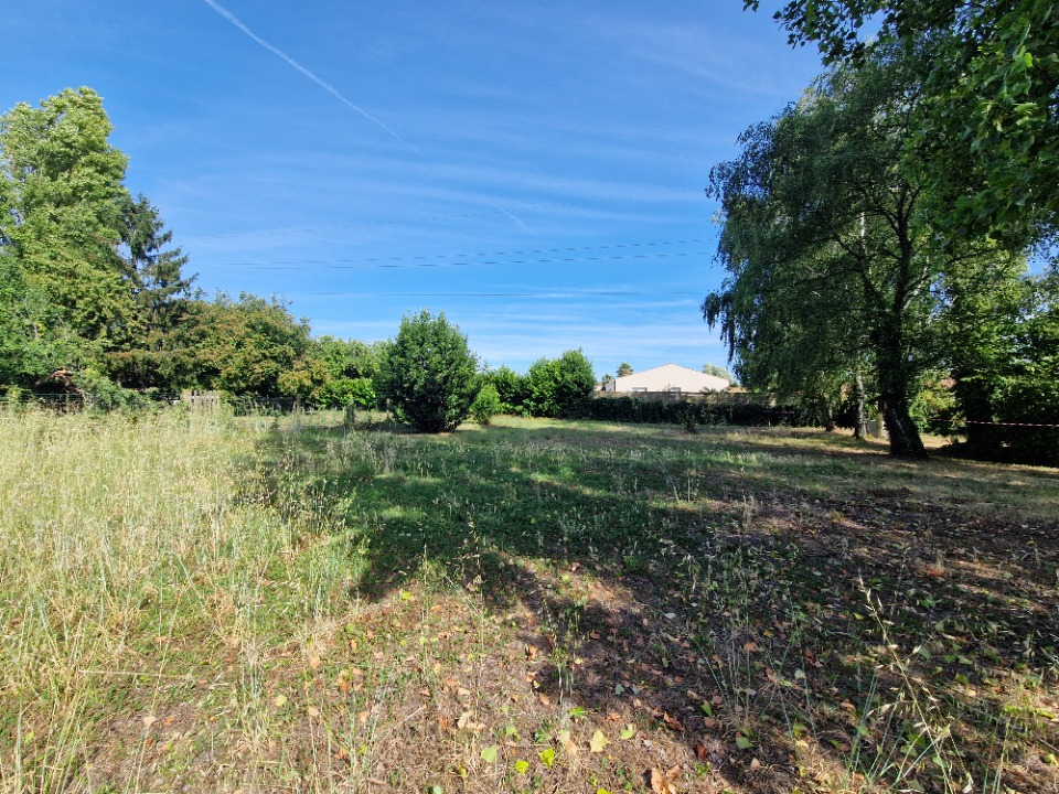 Terrain à bâtir à Tonnay-Charente (17430)