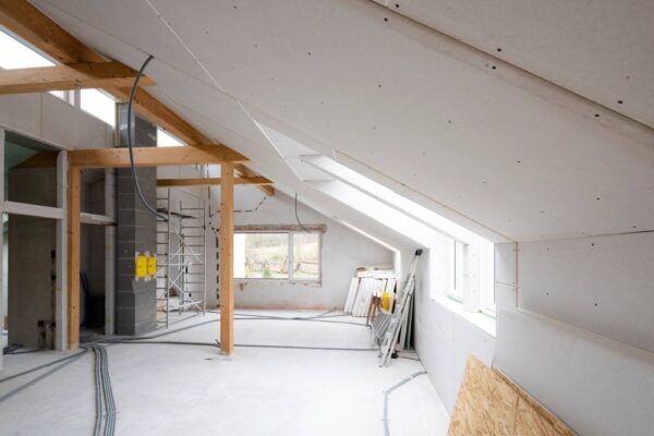 Transformez votre maison en Gironde grâce à la surélévation et la modification de pente de toit